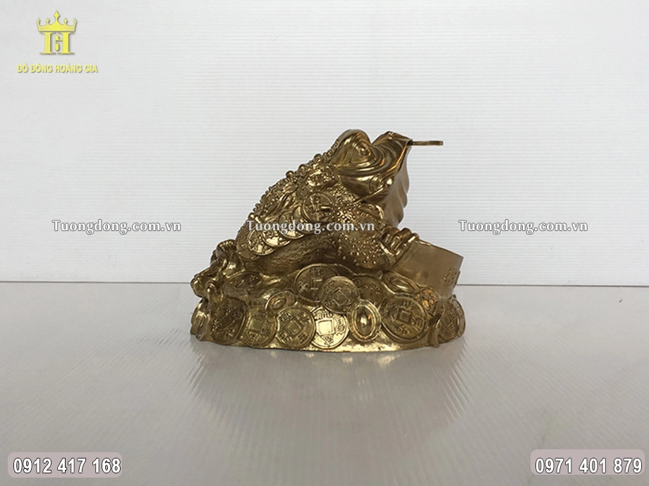 Toàn bộ bề mặt được làm màu uy nghiêm